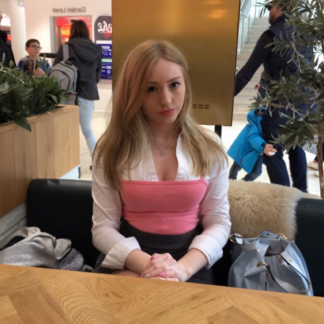 What is Sugar Baby dating dress code? SimGF